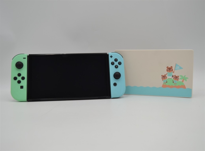 Nintendo Switch - OLED med Animal Crossing joycons og dock - Konsol - SNR XTJ10285311517 (B Grade) (Genbrug)