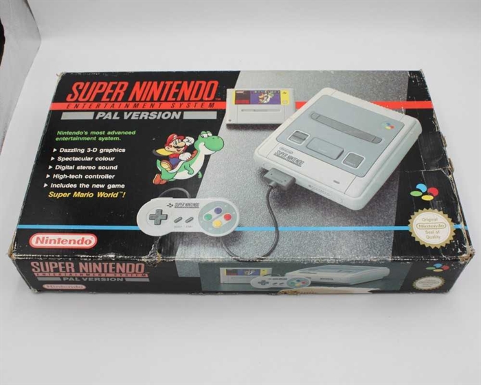 Super Nintendo Konsol (SNES) - PAL Version - Super Mario World - Komplet i æske - SNR UP15840547 (SCN) (B Grade) (Genbrug)