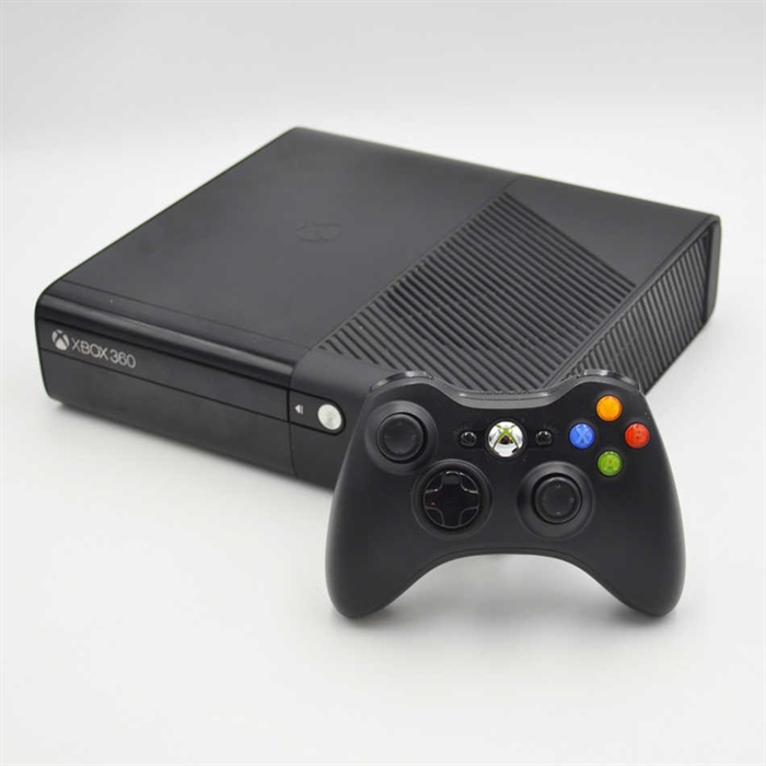 XBOX 360 E Konsol - Sort 250GB - SNR 019378733143 (B Grade) (Genbrug)